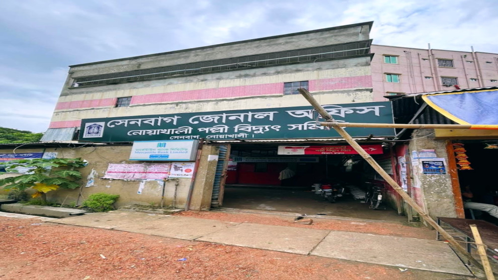 তীব্র তাপদাহ ও লোডশেডিংয়ে জনজীবন বিপর্যস্থ