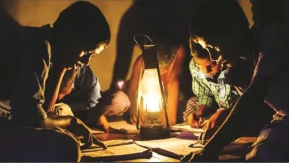 ঘনঘন লোডশেডিংয়ের কারনে এস এস সি পরীক্ষার্থী চরম ভোগান্তি এগুলো দেখার কেউ নেই