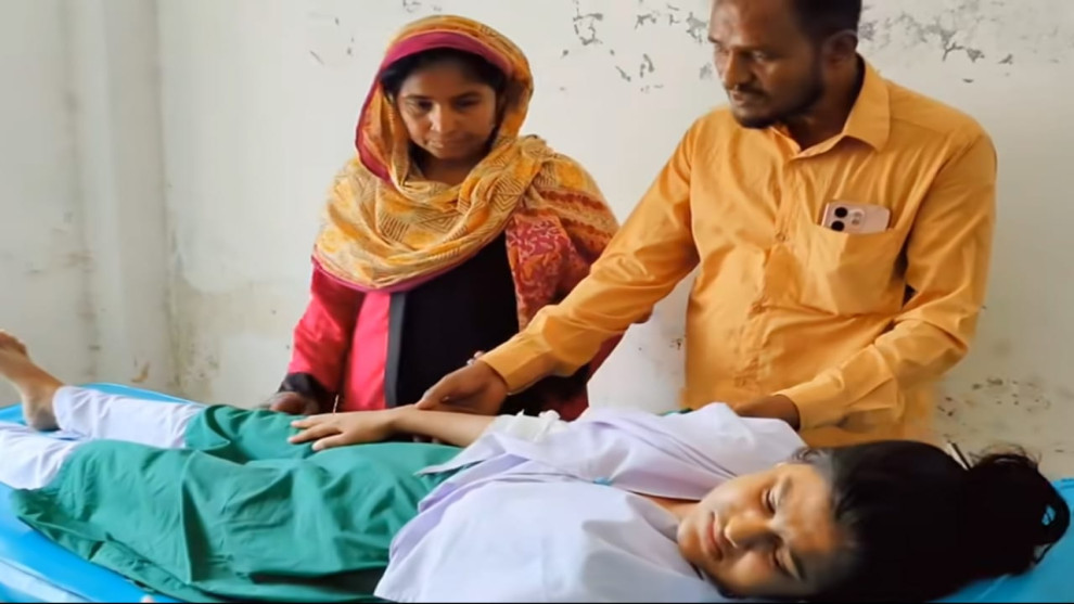 পূর্বশত্রুতার জেরে এসএসসি পরীক্ষার্থীর হাত ভেঙে দিল আপন চাচা