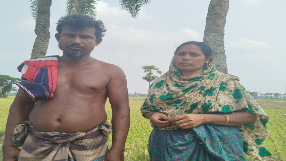 সন্ত্রাসী ভাড়া করে সাবেক শশুরবাড়ি ভাঙচুর, শশুর শাশুড়ি জখম, মাহিদিয়ায় আতঙ্ক