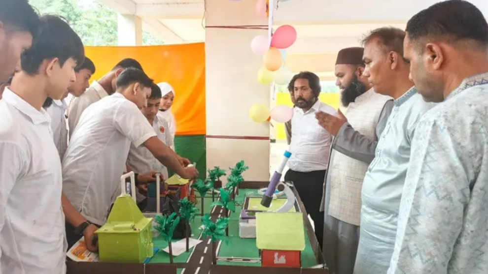 কুতুবদিয়ায় বিজ্ঞান মেলা অনুষ্ঠিত, প্রথম ধূরুং আদর্শ স্কুল অ্যান্ড কলেজ