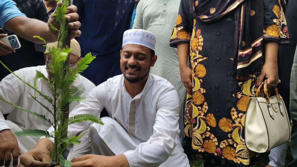 মাজার জিয়ারত, বৃক্ষরোপণ ও জুমার নামাজ: বাগেরহাটে ব্যস্ত সময় কাটালেন এনসিপি নেতা নাসির উদ্দিন পাটোয়ারী