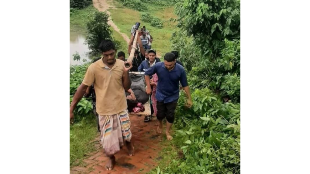 মহালছড়ি উপজেলায় ঘরের চাল ধসে বৃদ্ধা গুরুতর আহত, হাসপাতালে প্রেরণ