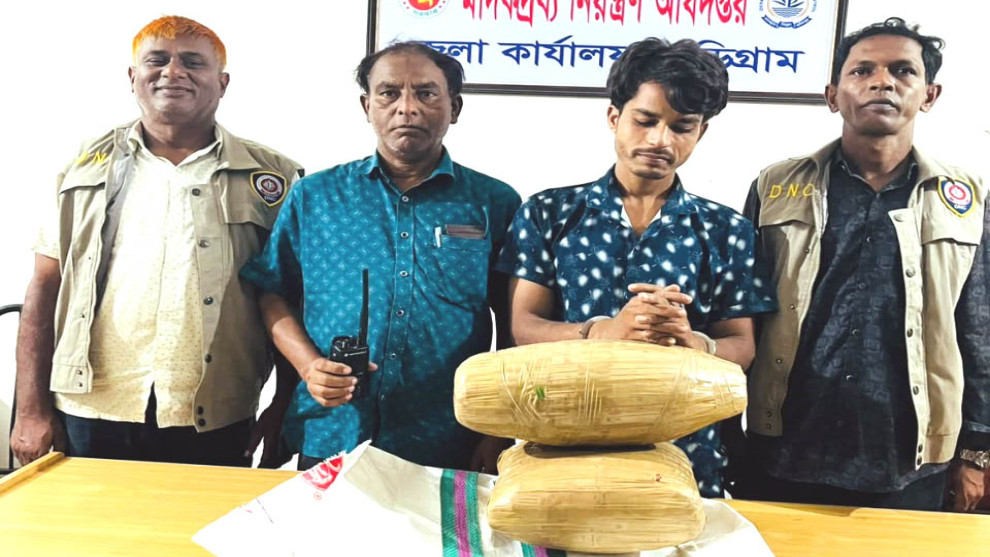 ৮ কেজি গাঁজাসহ কুড়িগ্রামে এক মাদক কারবারি আটক