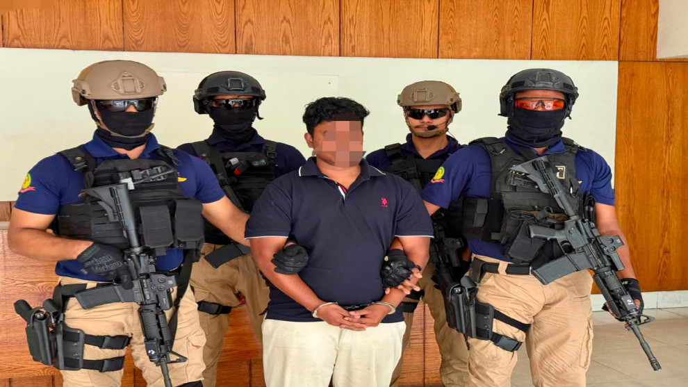 কাস্টমস সার্ভার হ্যাক করে মদ-সিগারেট চোরাচালান, চক্রের ১ সদস্য গ্রেপ্তার