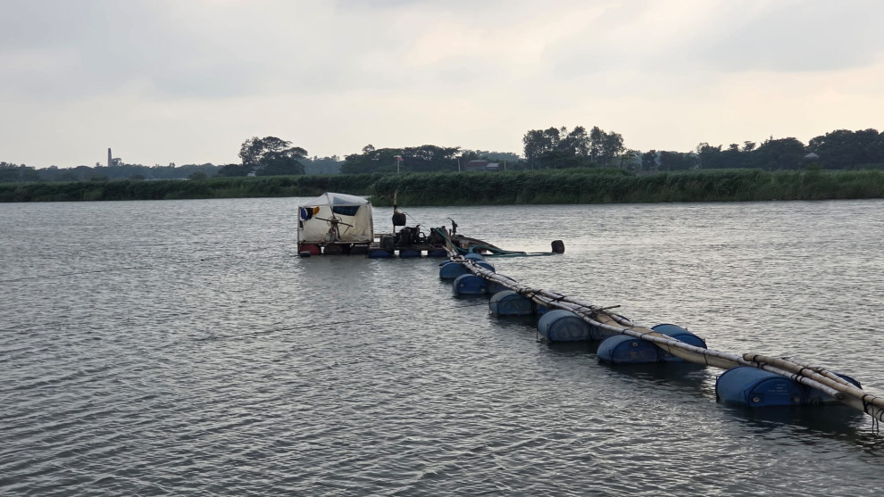 অবৈধভাবে মাটি কাটায় ১ লাখ টাকা জরিমানা,যন্ত্রপাতি জব্দ