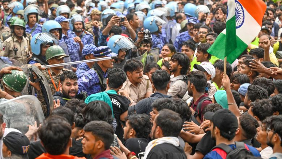 মোদির ঘোষণার পরও হলো না কাজ, পদত্যাগের দাবিতে অনড় বিক্ষোভকারীরা