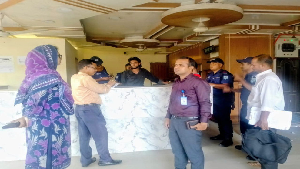 রয়েল হাসপাতাল অ্যান্ড ডায়াগনস্টিক সেন্টারে মোবাইল কোর্ট,হাসপাতালের কার্যক্রম বন্ধ ঘোষণা