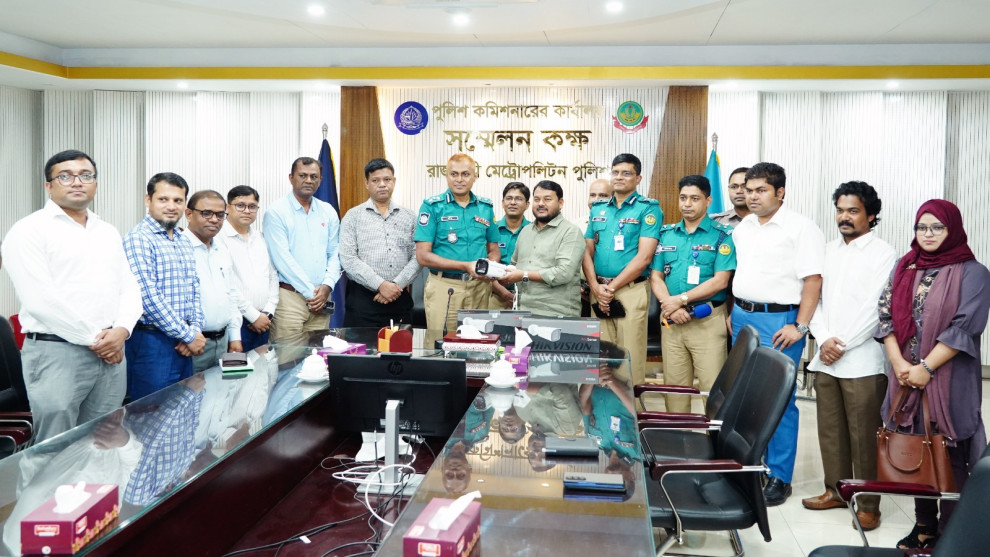 রাজশাহী মহানগরজুড়ে ১৫৫ অত্যাধুনিক সিসি ক্যামেরা, আরএমপিকে হস্তান্তর করল রাসিক