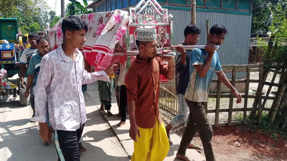 ভাইয়ের মৃত্যুর শোক সইতে না পেরে বোনের মৃত্যু, চিকিৎসাধীন আরেক ভাই; অষ্টগ্রামজুড়ে শোকের ছায়া