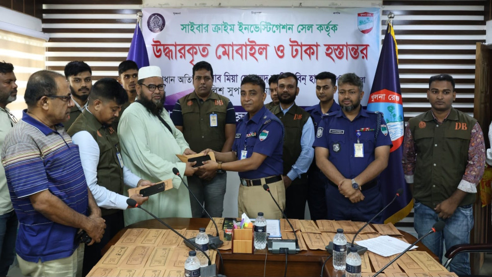 ঝিনাইদহে সাইবার সেলের বড় সাফল্য, গ্রেপ্তার ১৬