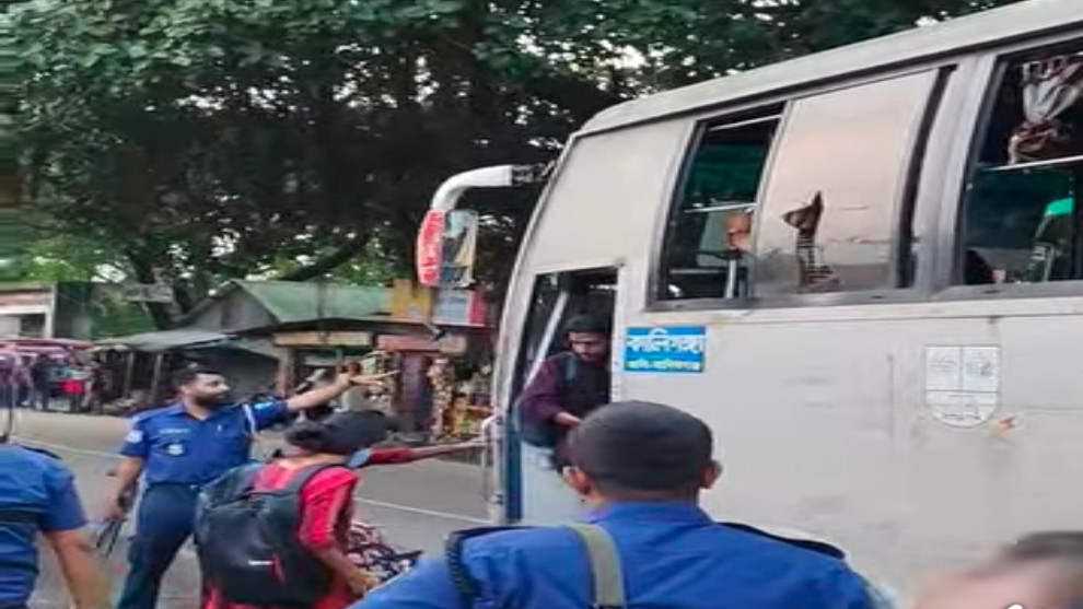 সিংগাইরে জবি'র বাসে হামলার ঘটনায় মামলা দায়ের