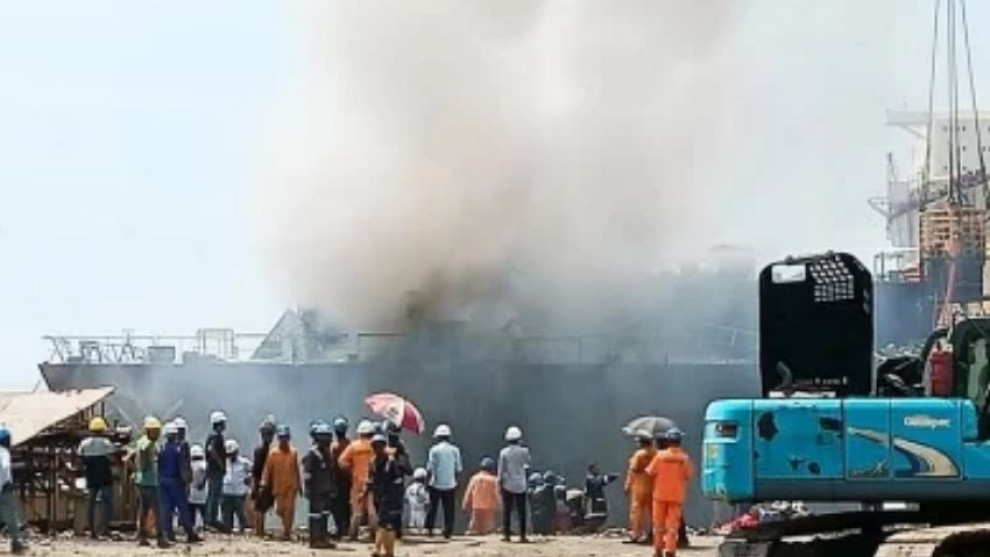 সীতাকুণ্ডে শিপইয়ার্ডে বিস্ফোরণ, নিহত ৫