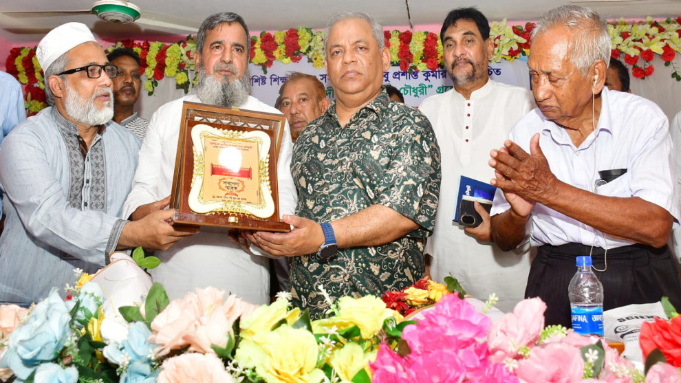 গুণীজনদের সম্মানেই তৈরি হয় আলোকিত সমাজ: চবি উপাচার্য