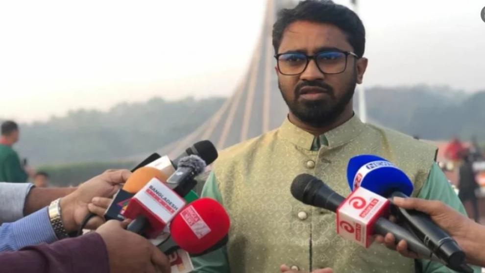 ‘কেউ ব্যক্তিগতভাবে আক্রমণ করলে তাকে চুমু দিবো, এমন সুশীল ব্যক্তি আমি না’ রাশেদ খান