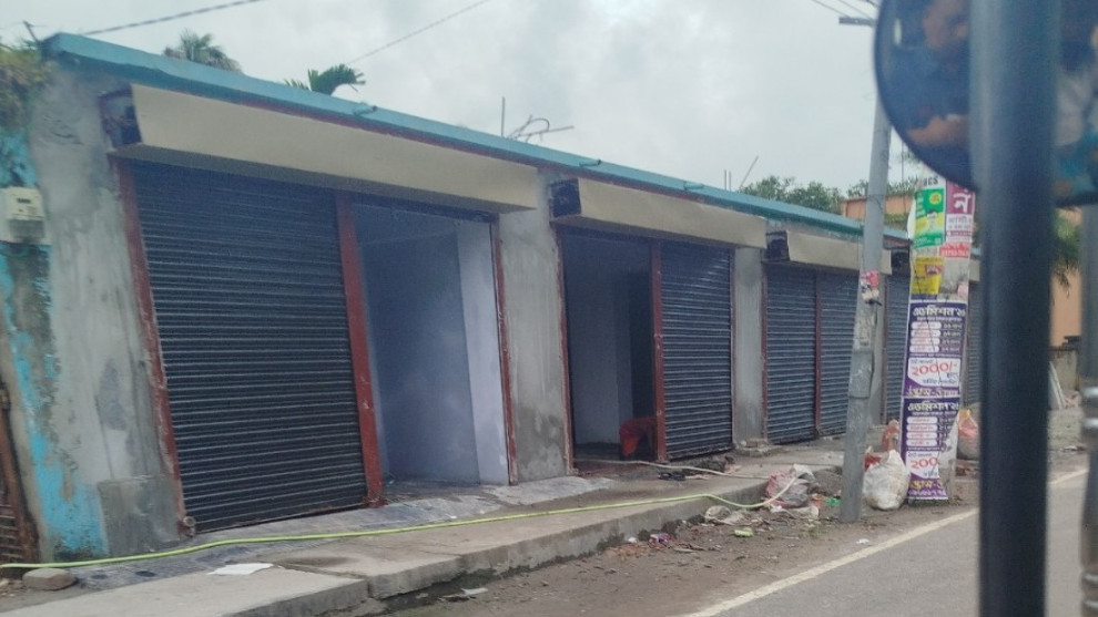 যশোর প্রেসক্লাবের আজীবন সদস্য হাবিবুরের মার্কেট জবর দখল