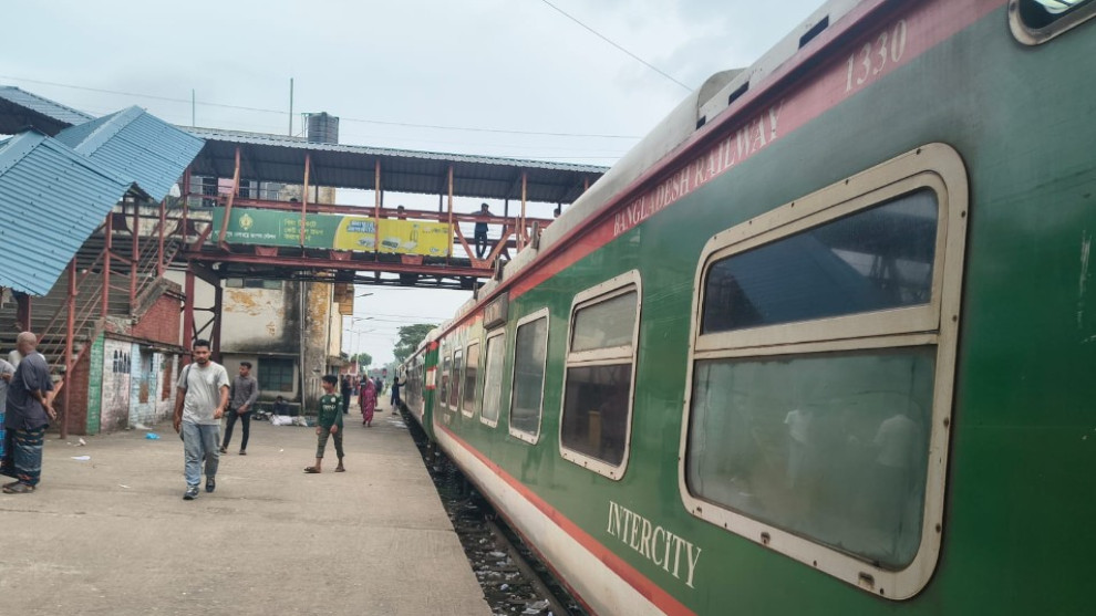 কুড়িগ্রাম এক্সপ্রেসে নিত্য শিডিউল বিপর্যয়, ৯ ঘণ্টা পর্যন্ত বিলম্বে চরম যাত্রী ভোগান্তি
