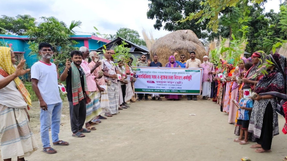 পাবনায় কৃষকদের সচেতনতায় মতবিনিময়, বিতরণ হলো ফলজ-বনজ চারা