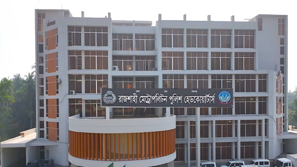নেশার টাকা না পেয়ে মা-ভাইকে বঁটি দিয়ে কুপিয়ে জখম, যুবক গ্রেপ্তার