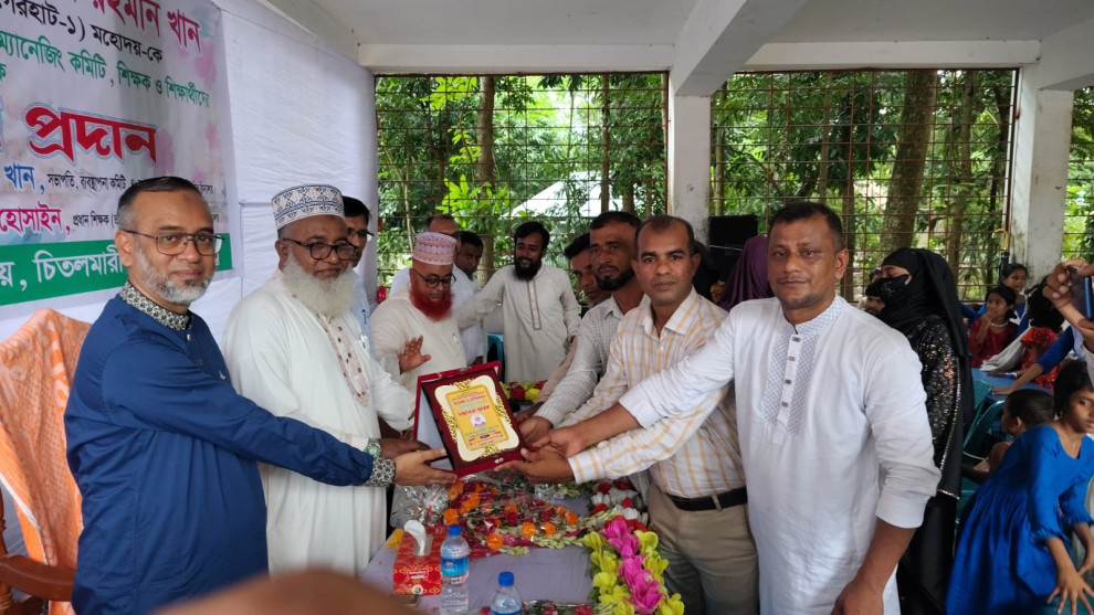শৈশবের বিদ্যালয়ে ফিরে আবেগাপ্লুত এমপি মশিউর রহমান
