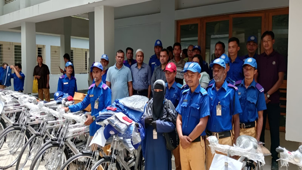 কাপ্তাইয়ে ৪৬ গ্রাম পুলিশের মাঝে বাইসাইকেল ও পোশাক সামগ্রী বিতরণ