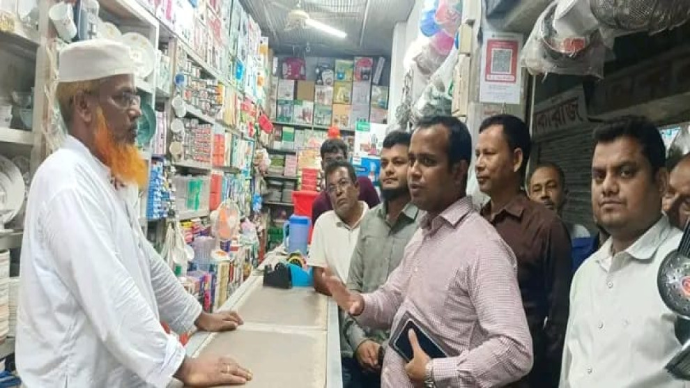 কুড়িগ্রামে তামাকবিরোধী ও রাত ৮টায় দোকান বন্ধে যৌথ অভিযান, জরিমানা ৩ জনকে