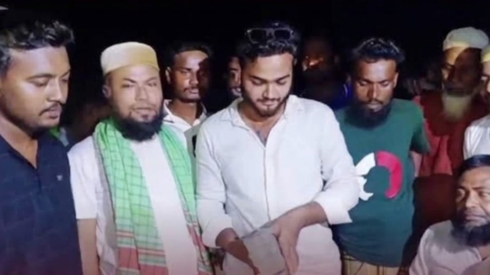 কুঁড়িয়ে পাওয়া টাকা ফিরিয়ে দিয়ে সততার উজ্জ্বল দৃষ্টান্ত দেখিয়েছেন পাভেল