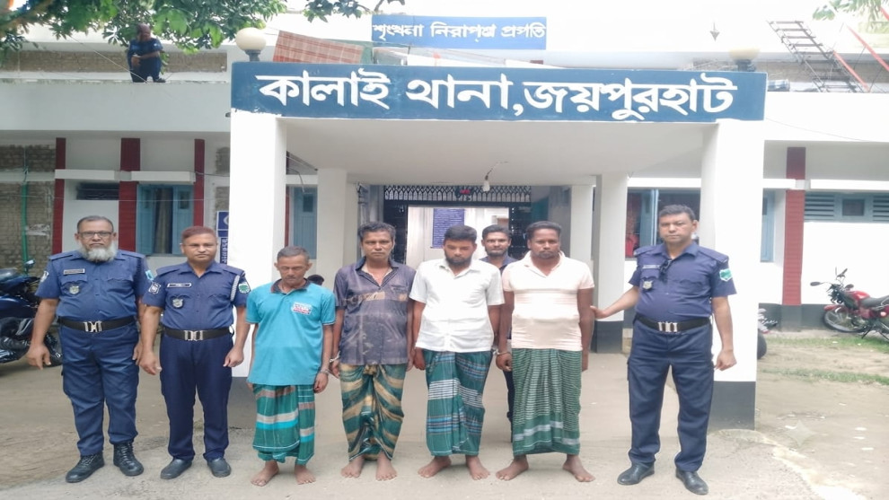 জয়পুরহাটের কালাইয়ে নিয়মিত জুয়া মামলার ৪ এজাহারনামীয় আসামি গ্রেপ্তার
