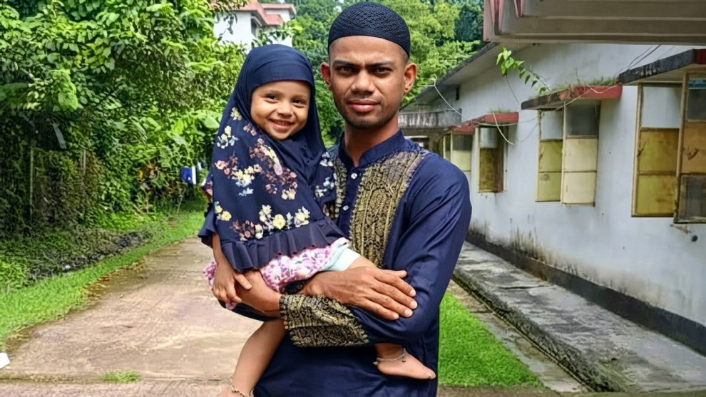 ফিল্ড ফায়ারিংয়ে নিহত রিফাত, বাবার অপেক্ষায় আড়াই বছরের জুঁই