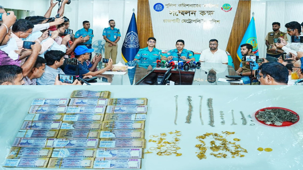হোটেলে থেকে রেকি, পরে দেয়াল কেটে চুরি: কারুশ্রী মামলায় গ্রেপ্তার ৮