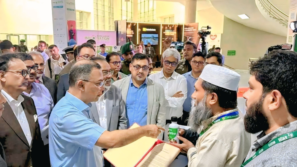 ইনোভেশন ফেয়ারে নজর কাড়ল যবিপ্রবি অধ্যাপক জাভেদের ‘ন্যানো ইউরিয়া’