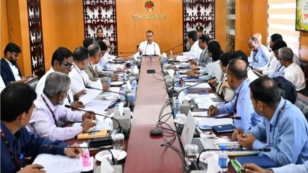 লিফট ছেড়ে সিঁড়ি বেয়ে ছয়তলায়, কৃষি মন্ত্রণালয়ের বৈঠকে প্রধানমন্ত্রী