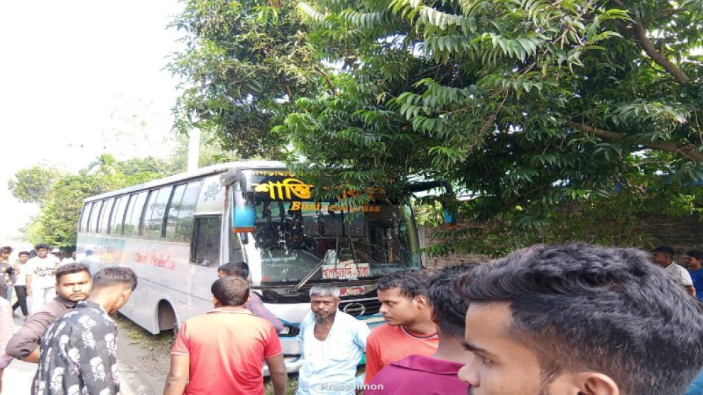 বকশীগঞ্জে বাসচাপায় শাশুড়ি-পুত্রবধূর মৃত্যু, হেলপার আটক