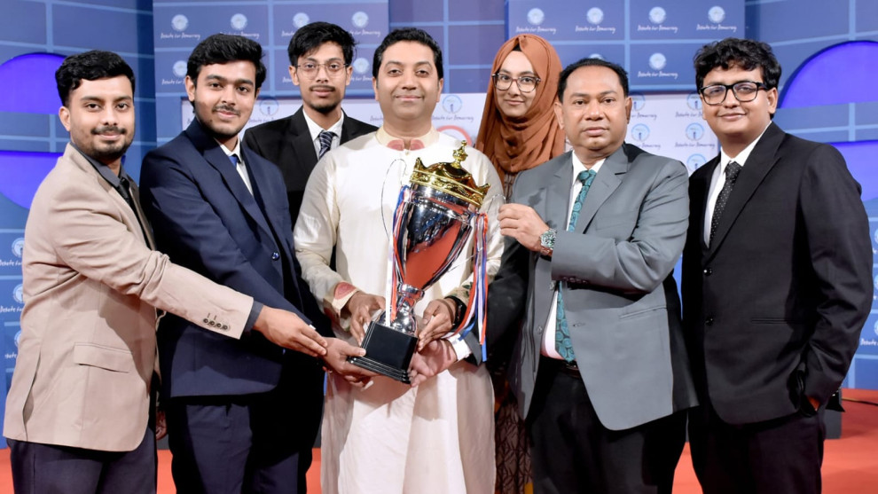 ছায়া সংসদ বিতর্ক প্রতিযোগিতায় চ্যাম্পিয়ন বুটেক্স