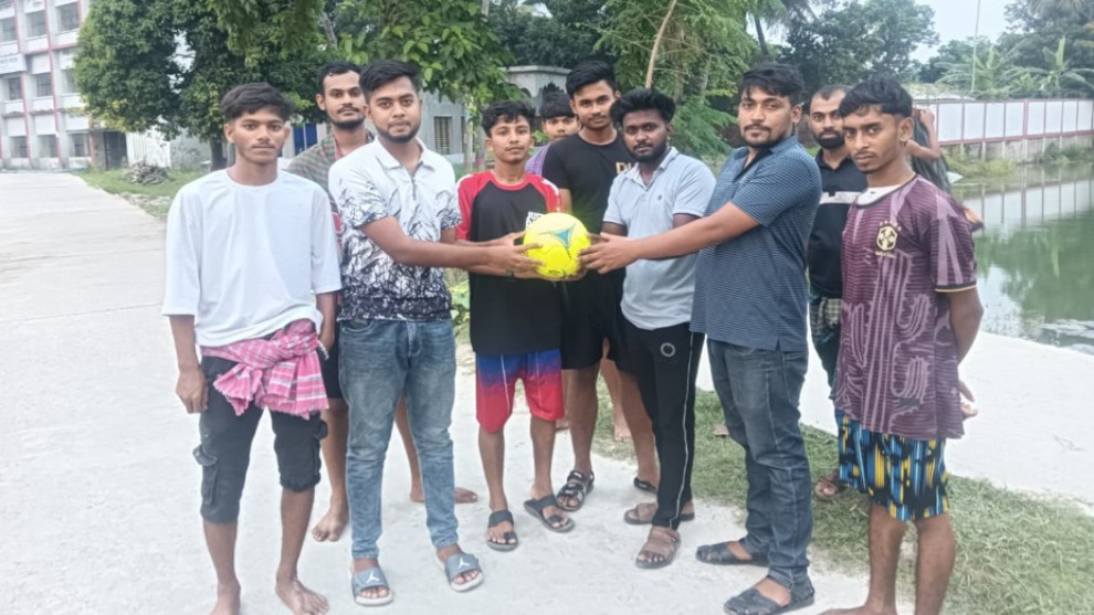 তালা থেকে পরীক্ষা দিতে আসা শিক্ষার্থীদের পাশে কালিগঞ্জ সরকারি কলেজ কর্তৃপক্ষ ও ছাত্রদল