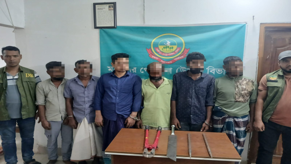 গাজীপুরে পিকআপসহ আন্তঃজেলা ডাকাত দলের ৬ সদস্য গ্রেপ্তার