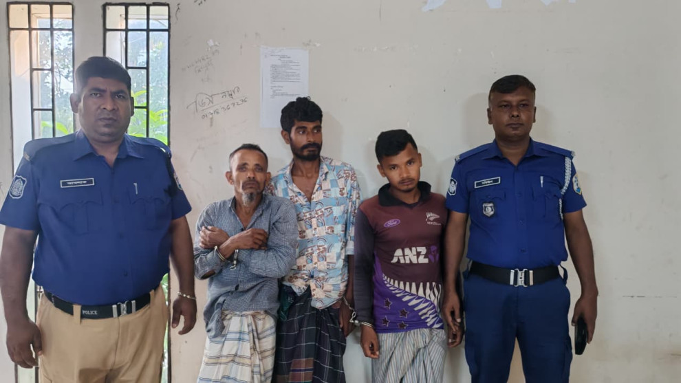 নড়িয়ায় মা ইলিশ রক্ষা অভিযানে কারেন্ট জালসহ আটক ৩ জেলে
