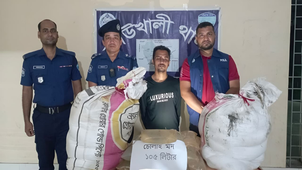 কাউখালীতে ১০৫ লিটার চোলাই মদসহ আটক ১