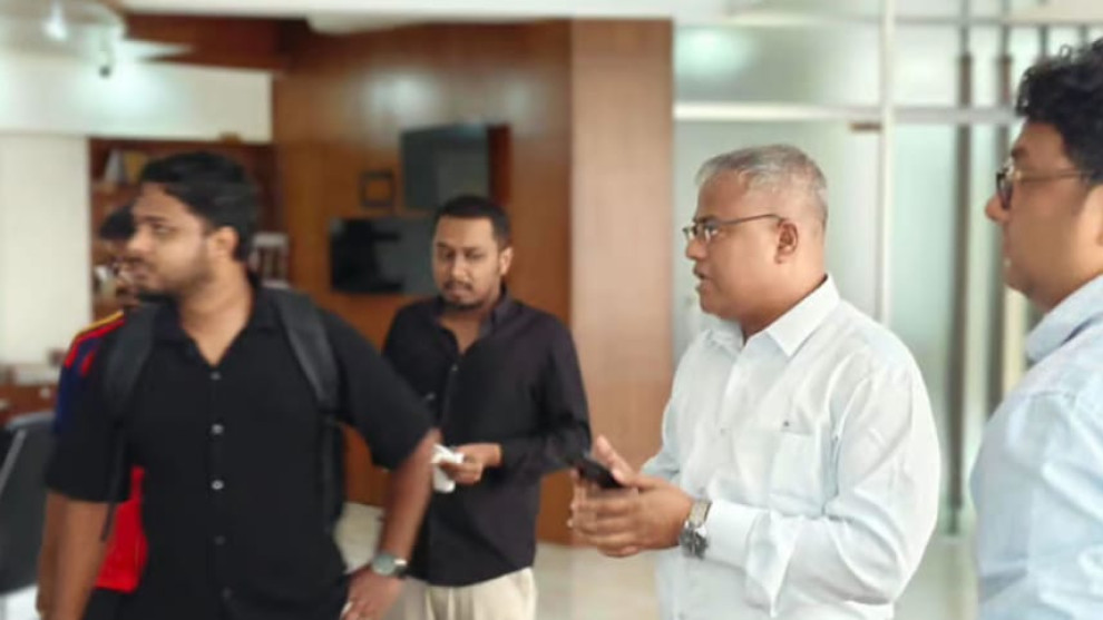 চুয়েটে শাটডাউন চলাকালে তালা ভেঙে দপ্তরে প্রবেশ নতুন উপাচার্যের