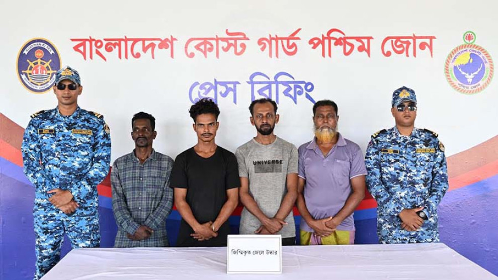 সুন্দরবনে কোস্টগার্ডের অভিযান, বনদস্যুদের কবল থেকে উদ্ধার ৪ জেলে
