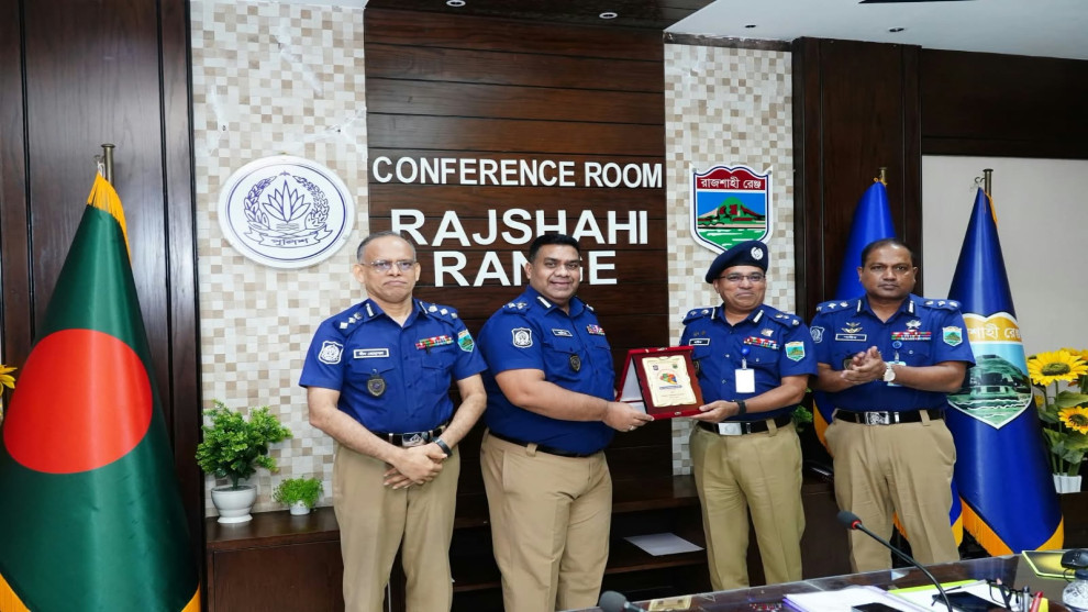 রাজশাহী রেঞ্জের মাসিক অপরাধ পর্যালোচনা সভা অনুষ্ঠিত, দুর্গাপূজার নিরাপত্তায় নির্দেশনা