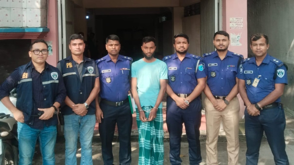 গাজীপুরে চাঁদা না পেয়ে পাইকারি মার্কেটে আগুন দেওয়ার হুমকি, গ্রেপ্তার ১