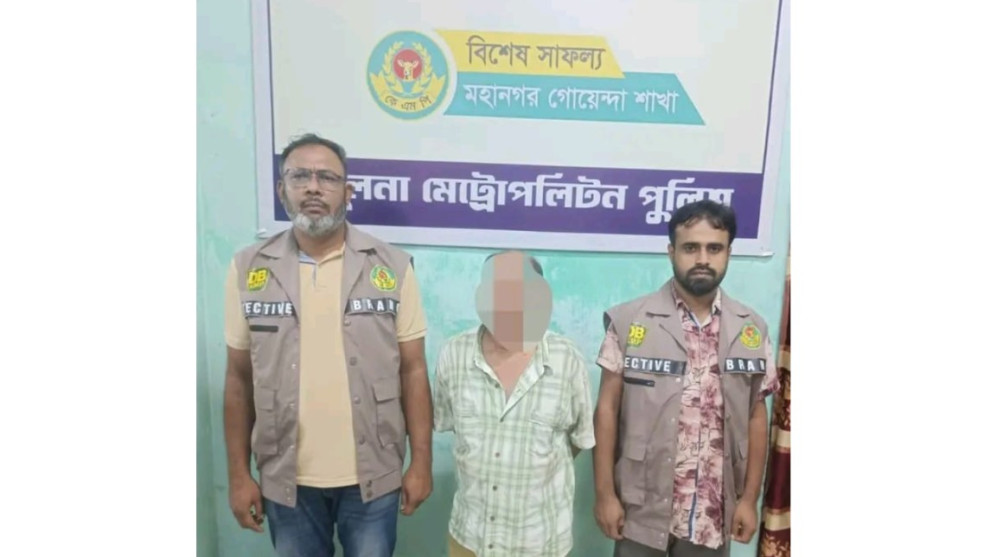 খুলনায় ১৫৪ রাউন্ড গুলি ও ধারালো চাকুসহ ৫৭ বছর বয়সী ব্যক্তি গ্রেপ্তার