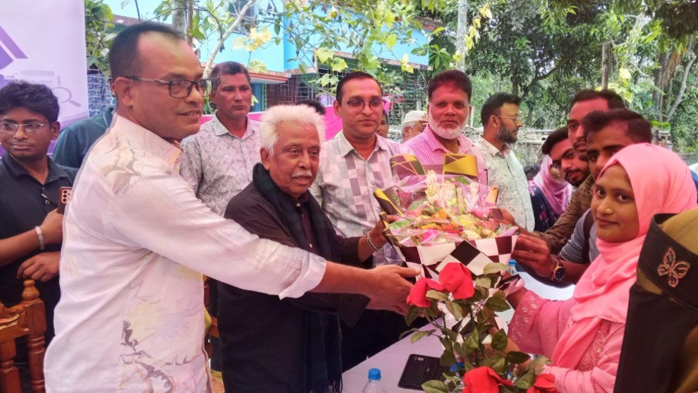 উজিরপুরের গুঠিয়ায় ফ্যামিলি কার্ড কার্যক্রমের উদ্বোধন করলেন এমপি সান্টু