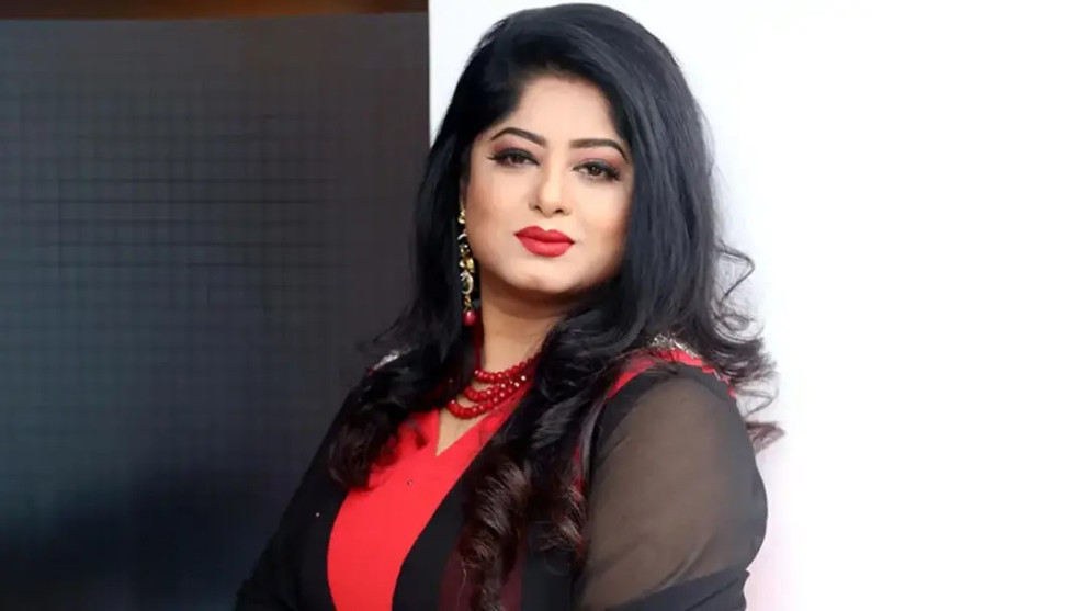 যুক্তরাষ্ট্রে স্থায়ী বসবাসের অনুমতি পেলেন চিত্রনায়িকা মৌসুমী