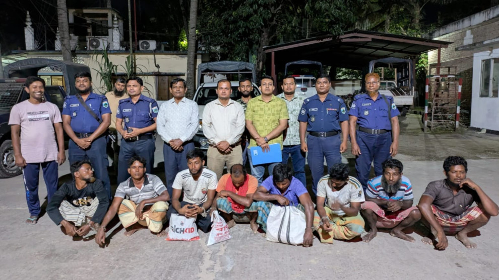 পাবনায় মা ইলিশ রক্ষা অভিযানে ৮ জনের কারাদণ্ড, ২১ লাখ টাকার জাল ধ্বংস