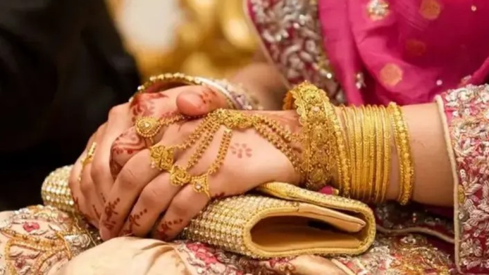 ভরিতে সোনার দাম কমল ৩ হাজার ৩২৪ টাকা