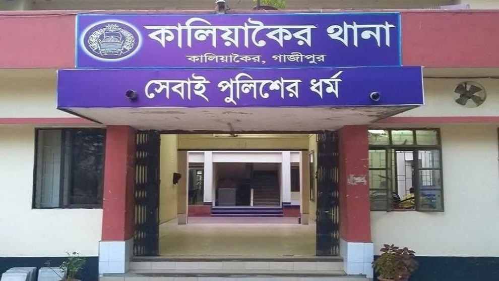 কালিয়াকৈরে ব্যবসায়ীর ৫ লাখ টাকা ছিনতাই, বাধা দিতে গিয়ে আহত ছেলে